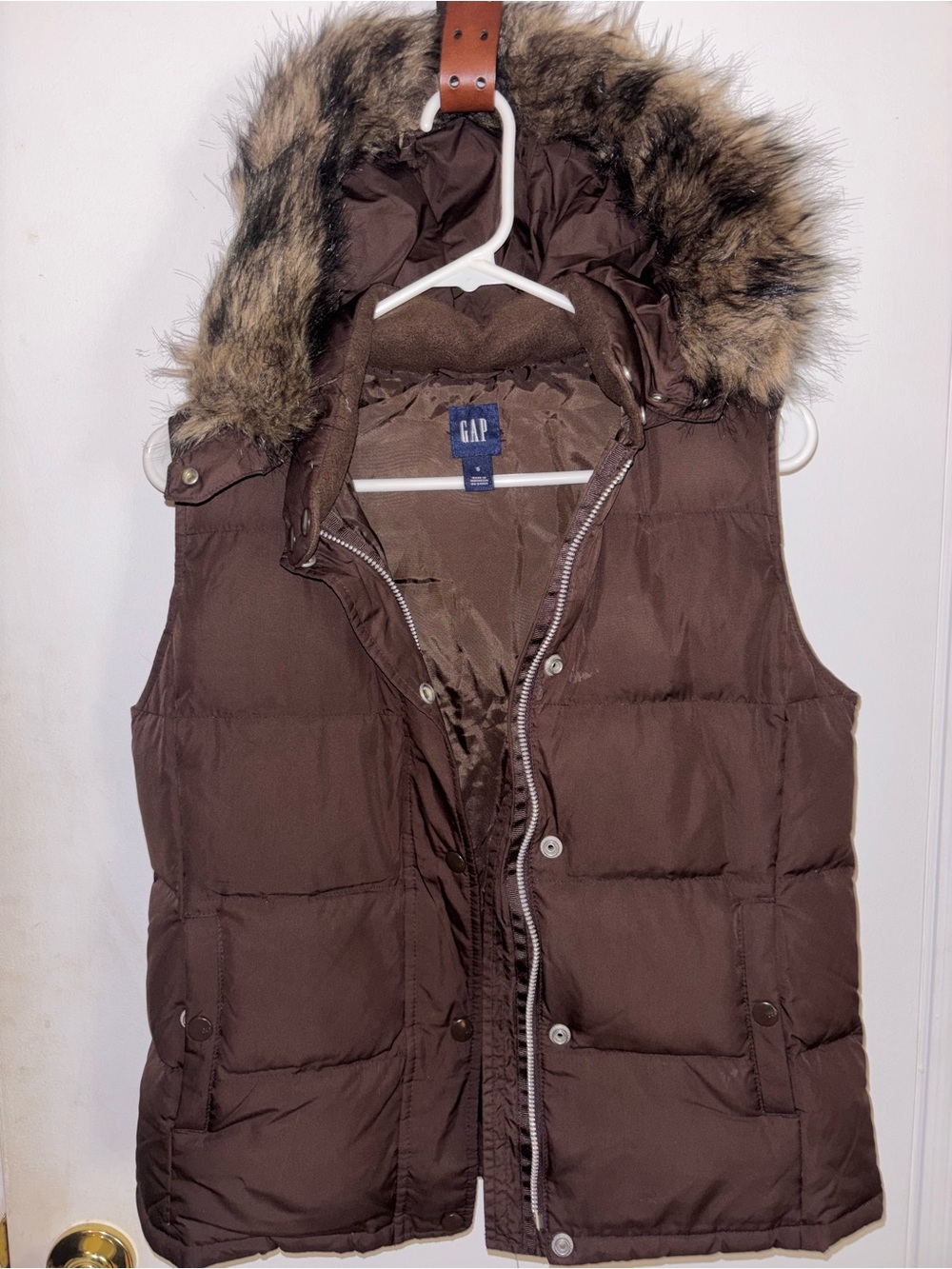 VINTAGE GAP Women’s Chocolate Brown Quilted Puffer Vest with Faux-Fur Hood